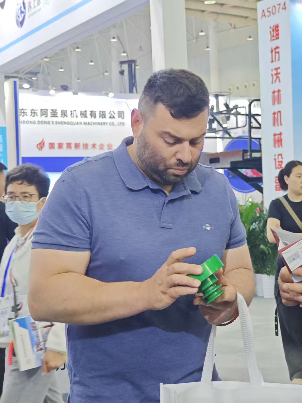 Hongzone team meeting customers at booth